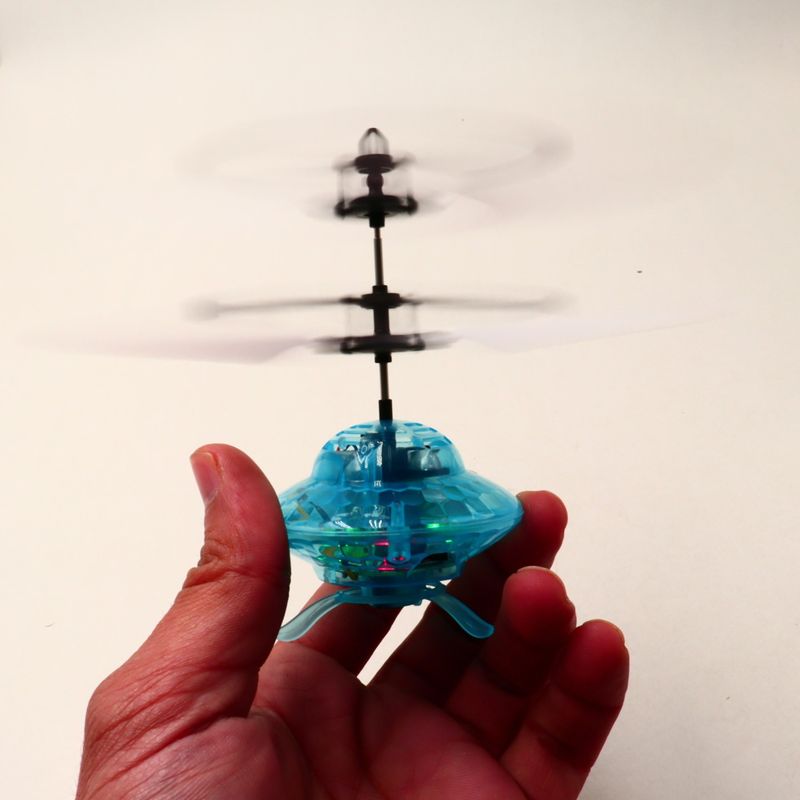 Jucarii, Copii si Bebe - Jucarii si jocuri - Vehicule si jucarii cu telecomanda - Elicoptere, avioane si nave de jucarie - Elicopter mini de jucarie, model ufo, controlabil cu mana, albastru - Infinity.ro