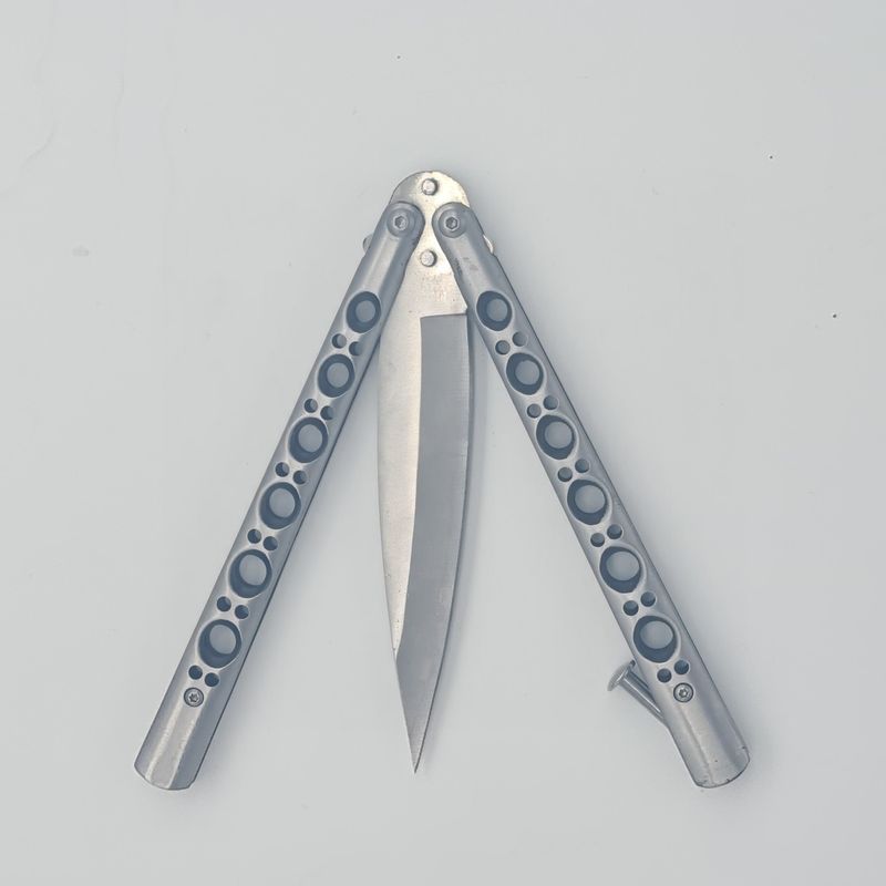 Sport si Outdoor - Camping - Cutite, bricege si accesorii - Cutite si bricege - Cutit Fluture Butterfly, Balisong, Model Gauri Fantoma, Culoare Gri, 24 cm - Infinity.ro