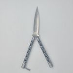 Sport si Outdoor - Camping - Cutite, bricege si accesorii - Cutite si bricege - Cutit Fluture Butterfly, Balisong, Model Gauri Fantoma, Culoare Gri, 24 cm - Infinity.ro