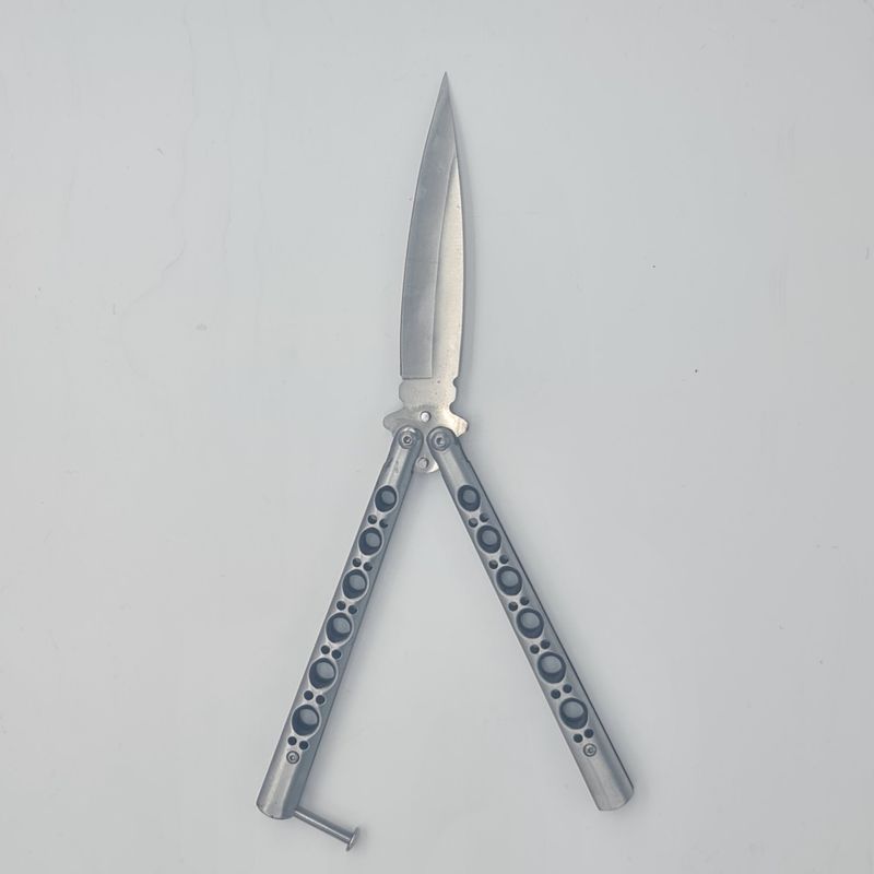 Sport si Outdoor - Camping - Cutite, bricege si accesorii - Cutite si bricege - Cutit Fluture Butterfly, Balisong, Model Gauri Fantoma, Culoare Gri, 24 cm - Infinity.ro