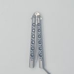 Sport si Outdoor - Camping - Cutite, bricege si accesorii - Cutite si bricege - Cutit Fluture Butterfly, Balisong, Model Gauri Fantoma, Culoare Gri, 24 cm - Infinity.ro