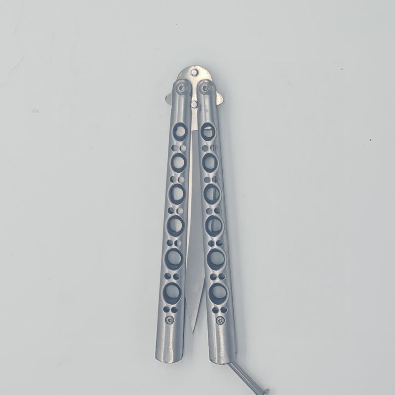 Sport si Outdoor - Camping - Cutite, bricege si accesorii - Cutite si bricege - Cutit Fluture Butterfly, Balisong, Model Gauri Fantoma, Culoare Gri, 24 cm - Infinity.ro