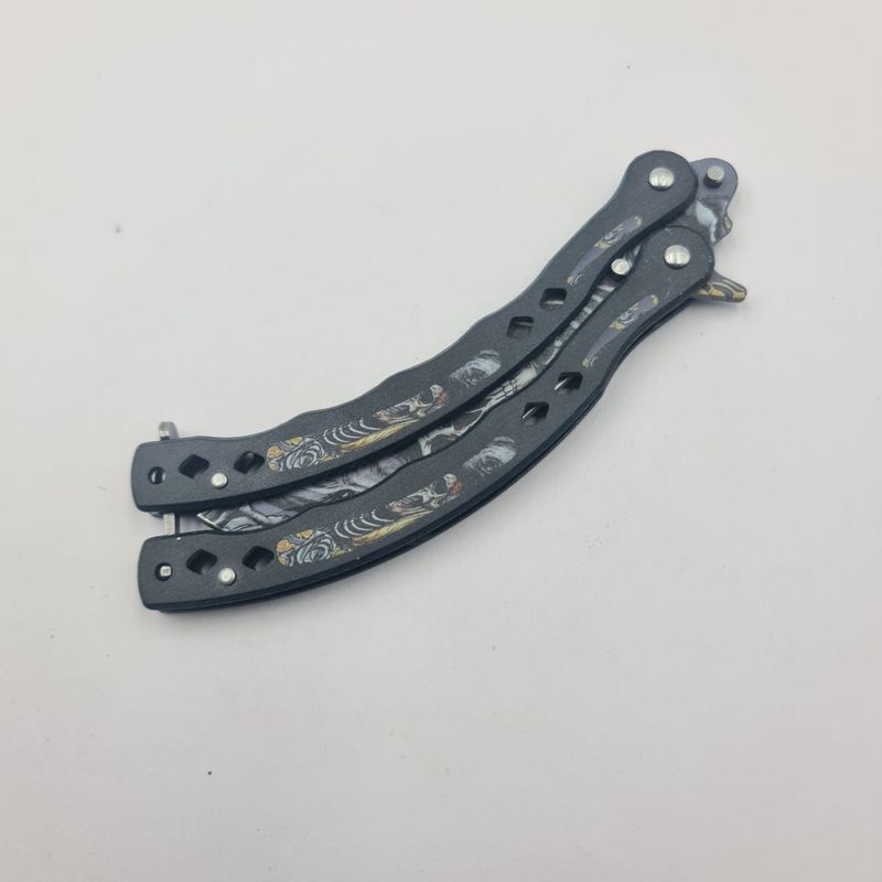 Sport si Outdoor - Camping - Cutite, bricege si accesorii - Cutite si bricege - Cutit Fluture cu Tais, Model Cap de Mort, Curbat, 10 cm, Negru - Infinity.ro