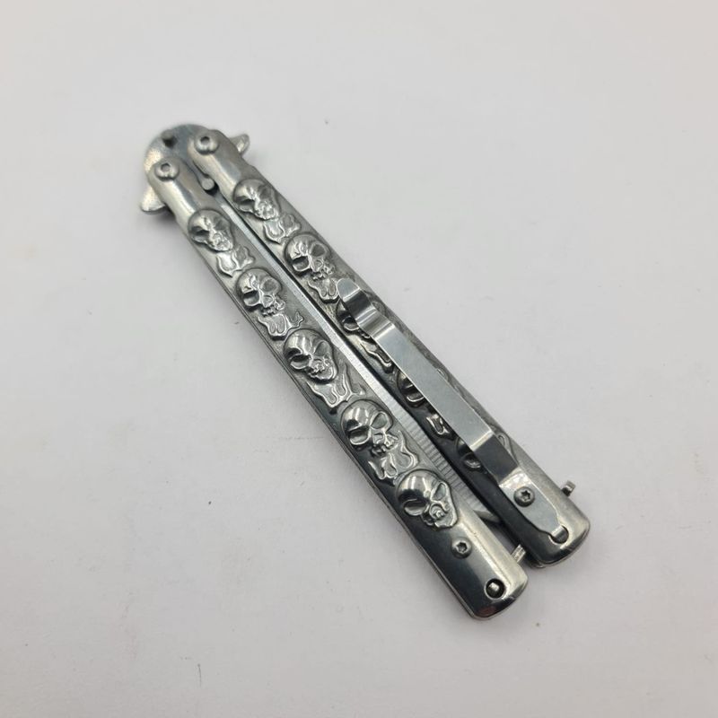 Sport si Outdoor - Camping - Cutite, bricege si accesorii - Cutite si bricege - Cutit Fluture cu Tais, Model Cap de Mort, Prindere Curea, 23 cm, Argintiu - Infinity.ro