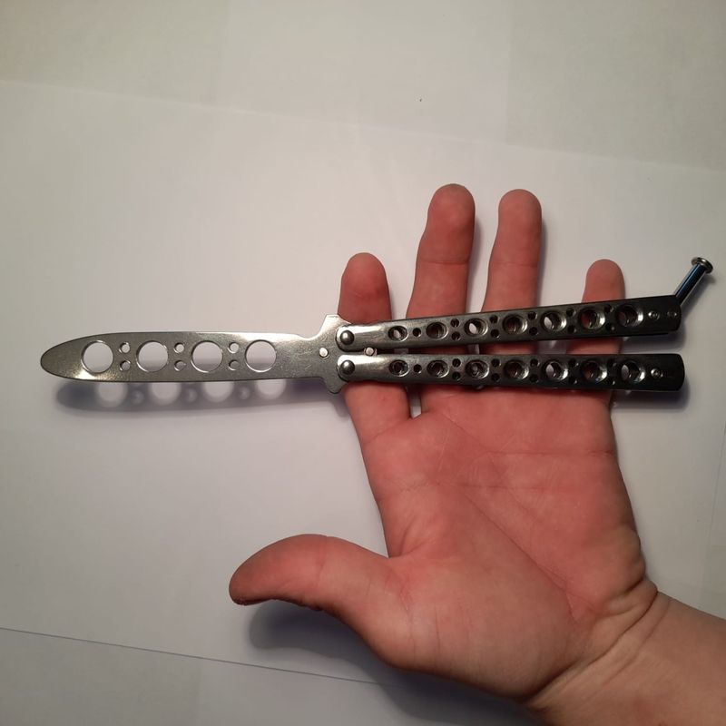 Sport si Outdoor - Camping - Cutite, bricege si accesorii - Cutite si bricege - Cutit fluture Butterfly, Balisong 22 cm, grii, antrenament, - Infinity.ro