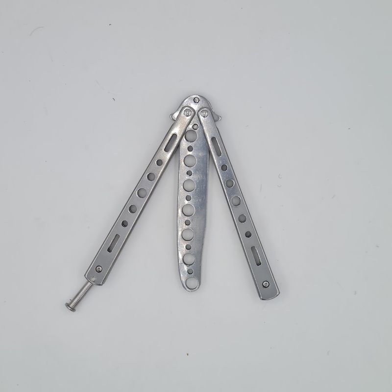 Sport si Outdoor - Camping - Cutite, bricege si accesorii - Cutite si bricege - Cutit fluture Butterfly, Balisong  22.50 cm, gri, fara tais, de antrenament, model simplu - Infinity.ro