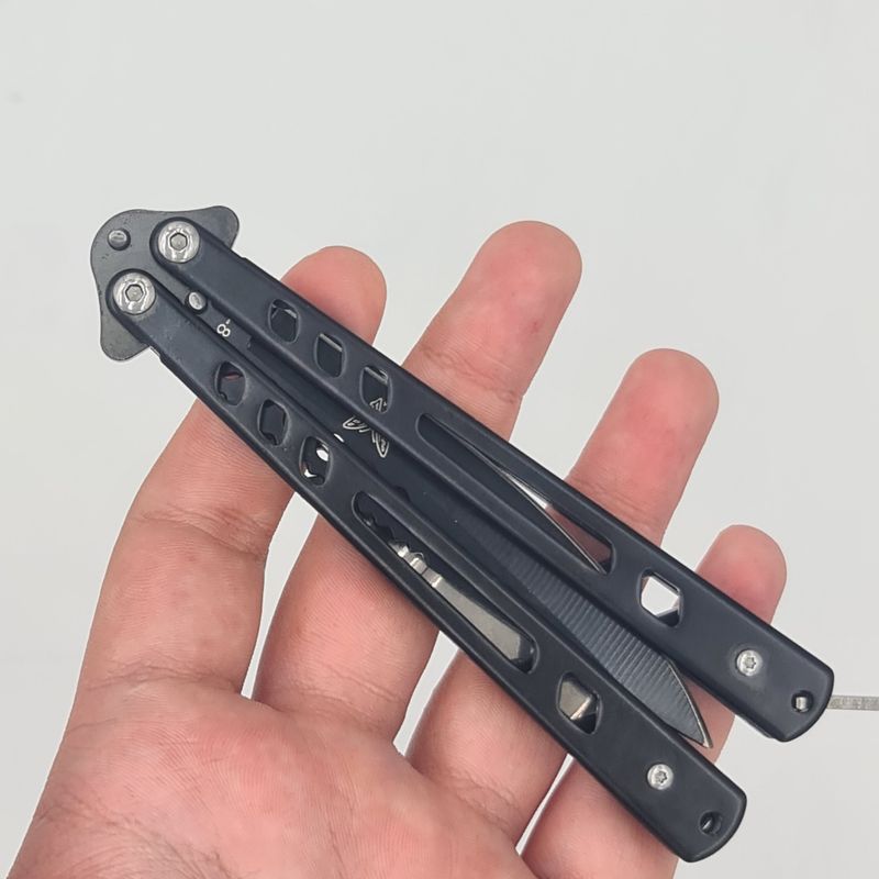 Sport si Outdoor - Camping - Cutite, bricege si accesorii - Cutite si bricege - Cutit fluture Butterfly, Balisong  21 cm, negru, cu Tais, model dinamic - Infinity.ro