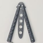 Sport si Outdoor - Camping - Cutite, bricege si accesorii - Cutite si bricege - Cutit Butterfly, Balisong fara tais, 22 cm, negru, model adancituri zigzag - Infinity.ro