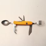 Sport si Outdoor - Camping - Cutite, bricege si accesorii - Cutite si bricege - Cutit briceag detasabil, cu 6 functii lingura furculita, auriu, 25 cm - Infinity.ro