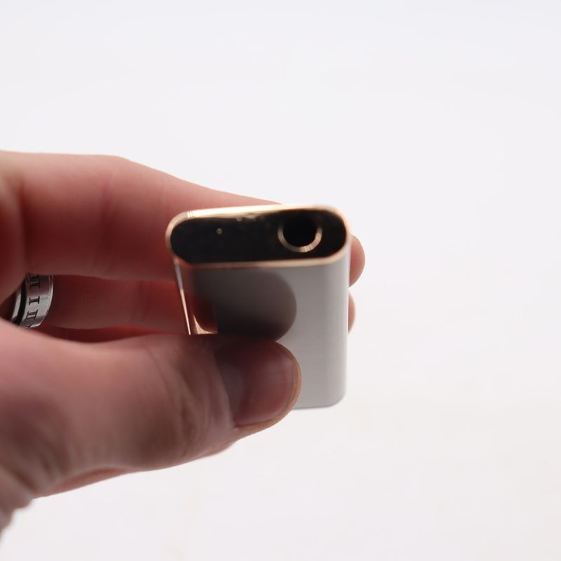 Market - Tutun si tigari - Articole si accesorii tutun - Bricheta gri cu buton auriu, antivant, reincarcabila - Infinity.ro