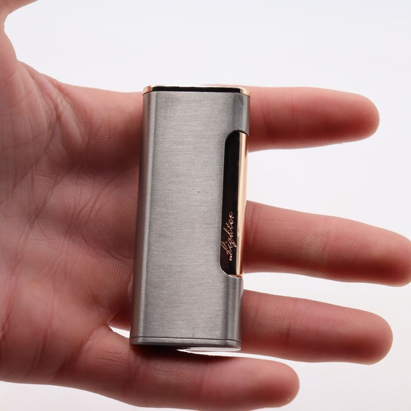 Market - Tutun si tigari - Articole si accesorii tutun - Bricheta gri cu buton auriu, antivant, reincarcabila - Infinity.ro