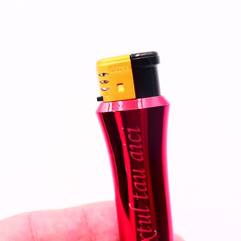 Market - Tutun si tigari - Articole si accesorii tutun - Bricheta cu gaz, antivant, reincarcabila, rosu, personalizata cu textul tau - Infinity.ro