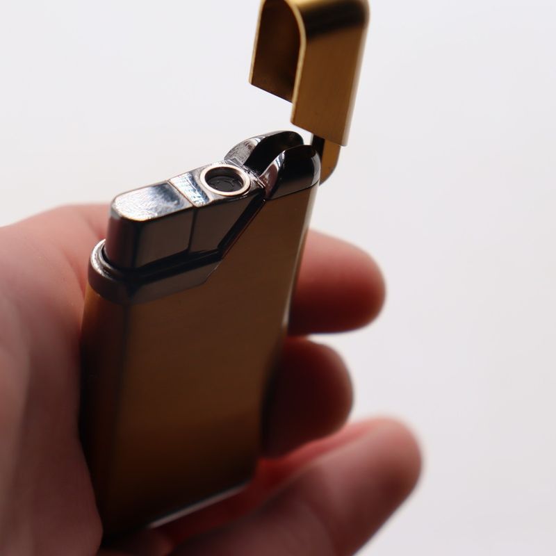 Market - Tutun si tigari - Articole si accesorii tutun - Bricheta Aurie, Model zigzag, antivant, reincarcabila - Infinity.ro