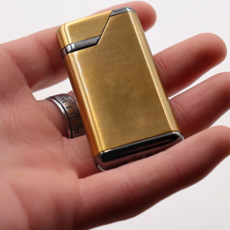 Market - Tutun si tigari - Articole si accesorii tutun - Bricheta Aurie, Model zigzag, antivant, reincarcabila - Infinity.ro