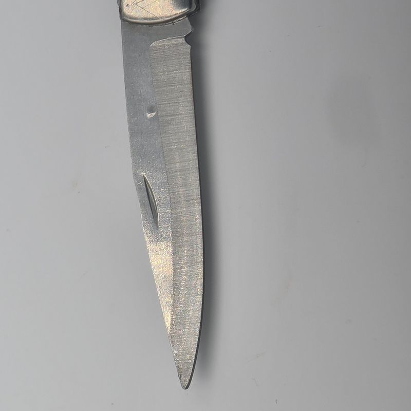 Sport si Outdoor - Camping - Cutite, bricege si accesorii - Cutite si bricege - Briceag simplu, model deosebit, M2, gri, 15 cm, gaura prindere - Infinity.ro