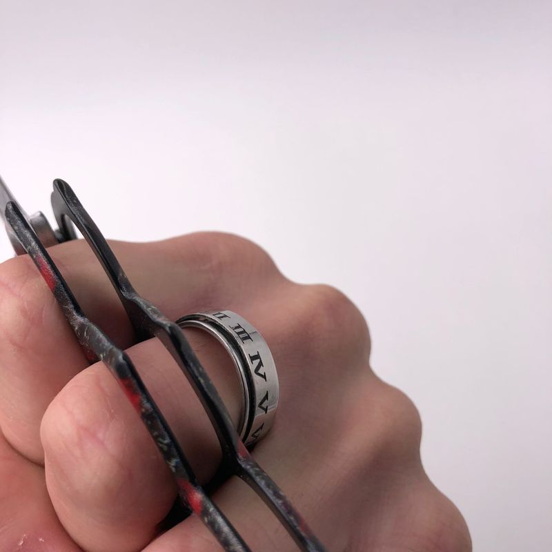 Sport si Outdoor - Camping - Cutite, bricege si accesorii - Cutite si bricege - Briceag Tip Pumnal, Model Piratii din Caraibe, Multicolor, 20 cm - Infinity.ro