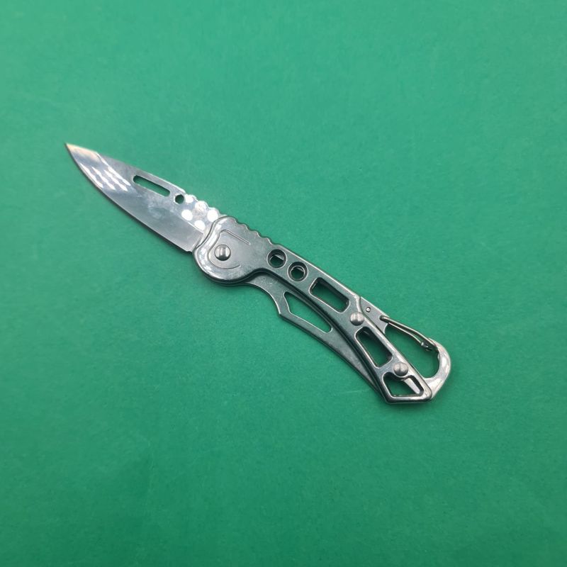 Sport si Outdoor - Camping - Cutite, bricege si accesorii - Cutite si bricege - Briceag Prindere Gaica Pentru Curea, Model Gauri, Deschidere Manuala, 15 cm, Argintiu - Infinity.ro