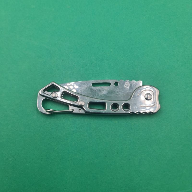 Sport si Outdoor - Camping - Cutite, bricege si accesorii - Cutite si bricege - Briceag Prindere Gaica Pentru Curea, Model Gauri, Deschidere Manuala, 15 cm, Argintiu - Infinity.ro