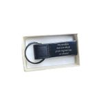 Fashion, accesorii si bijuterii - Barbati - Accesorii barbati - Alte accesorii barbati - Breloc personalizat metalic in forma de dreptunghi cu piele gravat cu textul tau - Infinity.ro