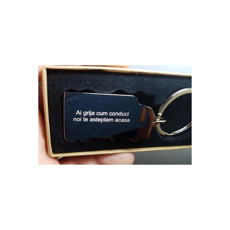 Fashion, accesorii si bijuterii - Barbati - Accesorii barbati - Alte accesorii barbati - Breloc personalizat metalic in forma de TIR. camion gravat cu textul tau - Infinity.ro