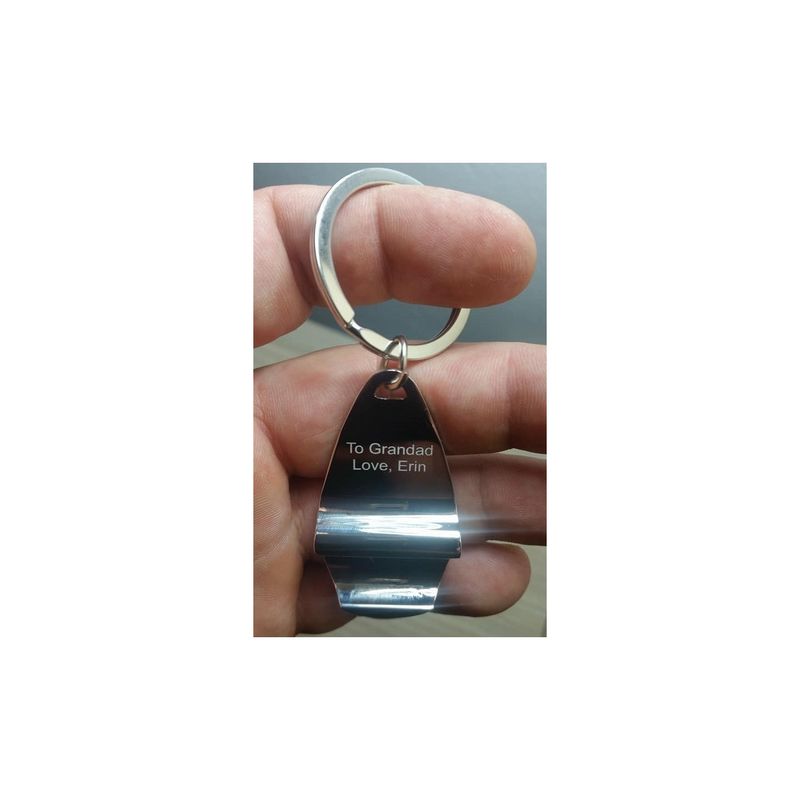 Fashion, accesorii si bijuterii - Barbati - Accesorii barbati - Alte accesorii barbati - Breloc personalizat in forma ovala cu desfacator capace gravat cu textul tau - Infinity.ro