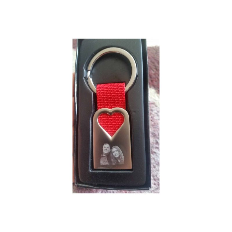 Fashion, accesorii si bijuterii - Barbati - Accesorii barbati - Alte accesorii barbati - Breloc personalizat in forma de inima rosie gravat cu poza si text - Infinity.ro