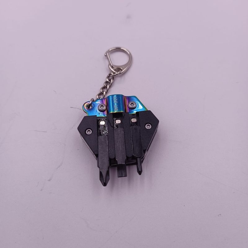 Fashion, accesorii si bijuterii - Barbati - Accesorii barbati - Alte accesorii barbati - Breloc Multifunctional din Otel, 3 Surubelnite, Cutit, 4 cm, Fade - Infinity.ro