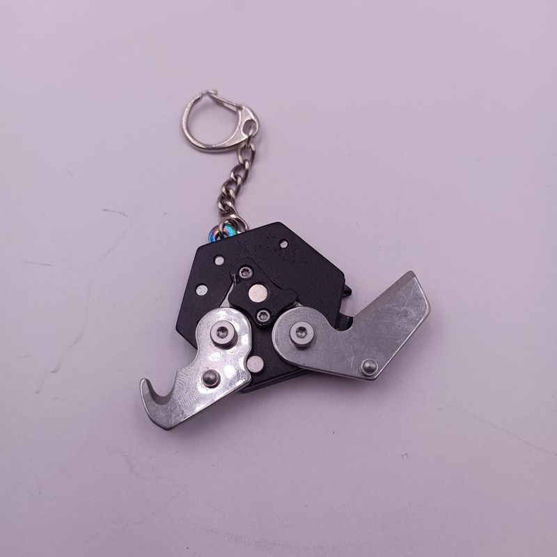 Fashion, accesorii si bijuterii - Barbati - Accesorii barbati - Alte accesorii barbati - Breloc Multifunctional din Otel, 3 Surubelnite, Cutit, 4 cm, Fade - Infinity.ro