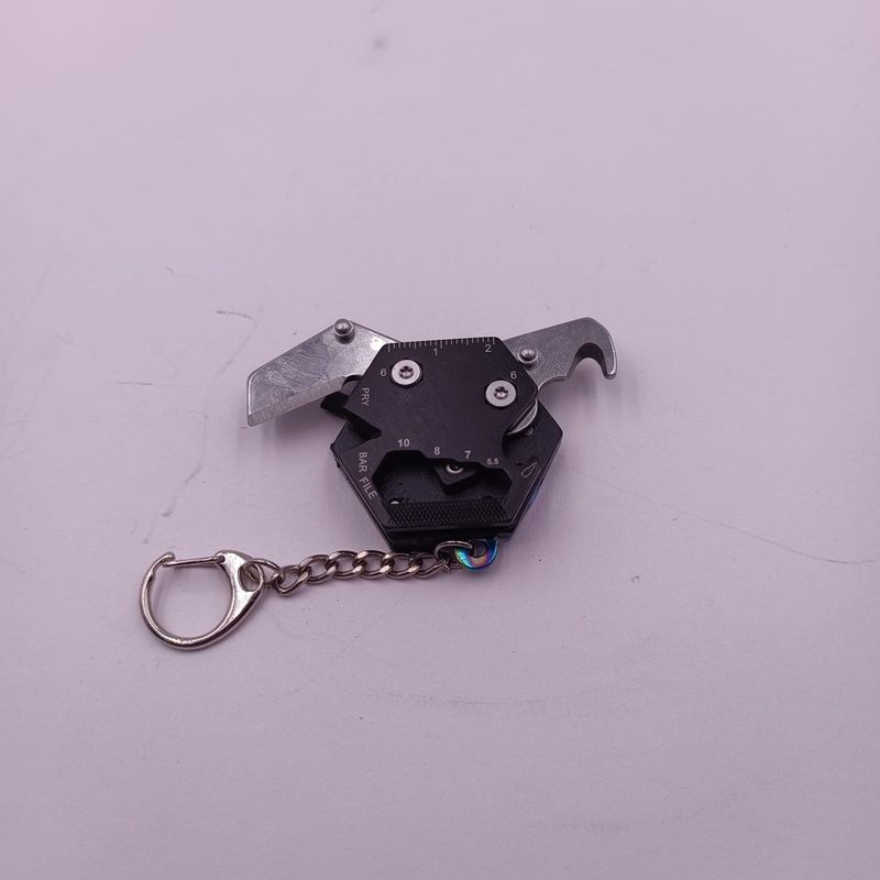 Fashion, accesorii si bijuterii - Barbati - Accesorii barbati - Alte accesorii barbati - Breloc Multifunctional din Otel, 3 Surubelnite, Cutit, 4 cm, Fade - Infinity.ro