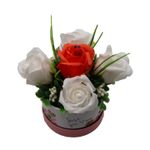 Market - Cadouri - Flori si aranjamente - Aranjament Floral, Cutie Trandafiri,  4 Trandafiri Albi din Sapun si unul Portocaliu - Infinity.ro