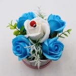 Market - Cadouri - Flori si aranjamente - Aranjament Floral, Cutie Trandafiri,  4 Trandafiri Albastri din Sapun si unul Alb - Infinity.ro