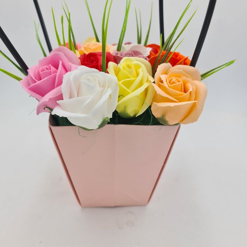 Market - Cadouri - Flori si aranjamente - Aranjament floral deosebit 15 trandafiri cutie roz, flori de sapun - Infinity.ro