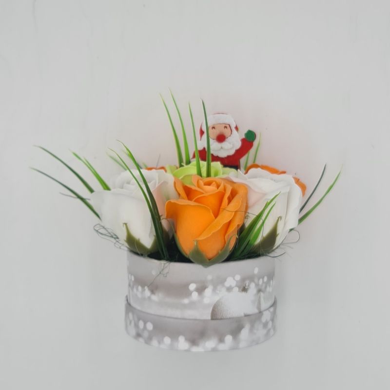 Market - Cadouri - Flori si aranjamente - Aranjament floral deosebit, Craciun, 7 trandafiri, mos craciun 2 - Infinity.ro