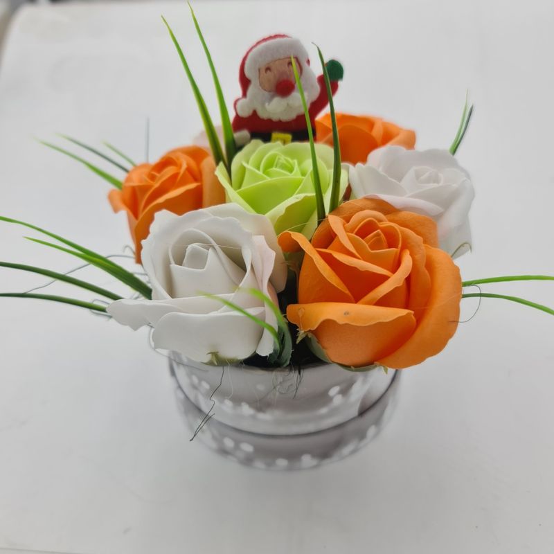 Market - Cadouri - Flori si aranjamente - Aranjament floral deosebit, Craciun, 7 trandafiri, mos craciun 2 - Infinity.ro