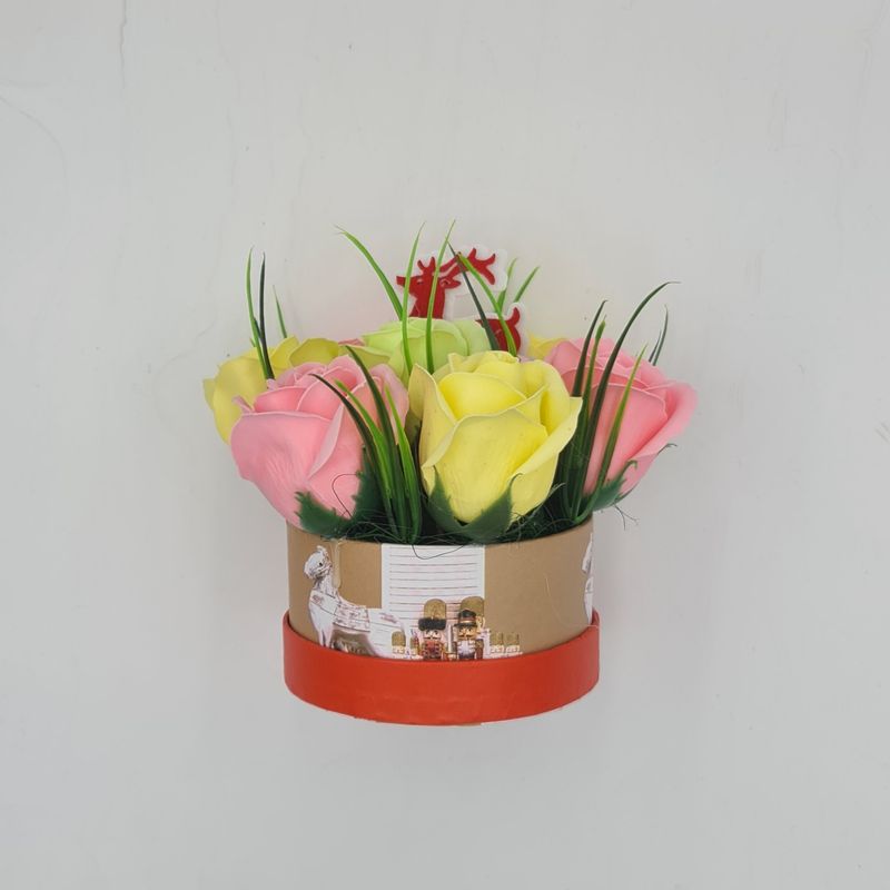 Market - Cadouri - Flori si aranjamente - Aranjament floral deosebit, Craciun, 7 trandafiri, ren - Infinity.ro