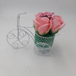 Market - Cadouri - Flori si aranjamente - Aranjament floral deosebit 3 trandafiri bicicleta, flori de sapun, - Infinity.ro