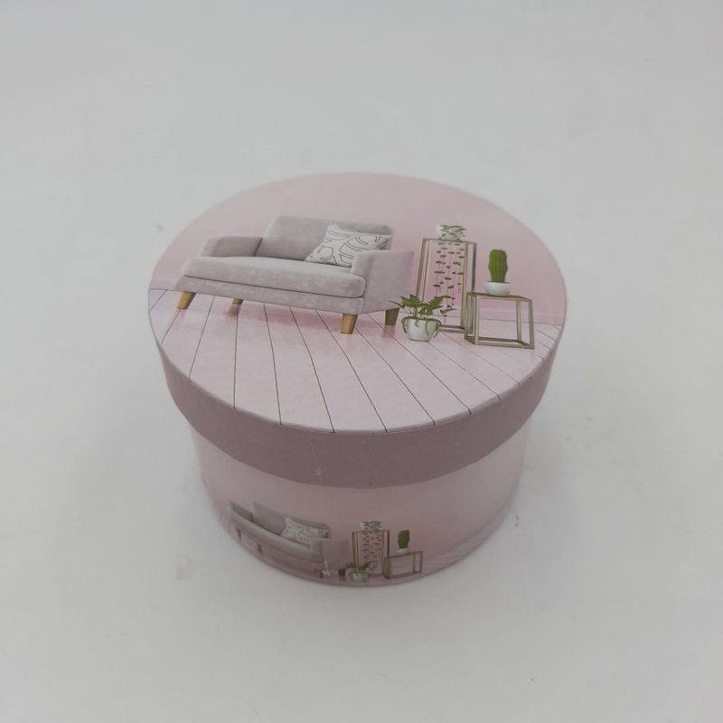 Market - Cadouri - Flori si aranjamente - Aranjament floral 7 trandafiri cutie rotunda, flori de sapun, alb roz, 11x9x6 cm - Infinity.ro