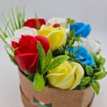 Market - Cadouri - Flori si aranjamente - Aranjament floral deosebit 9 trandafiri cutie , flori de sapun,buburuza, 15x15x15 cm - Infinity.ro