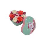 Market - Cadouri - Flori si aranjamente - Aranjament floral 7 trandafirii cutie inima , flori de sapun, rosu, alb, roz, 11x9x6 cm - Infinity.ro