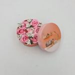 Market - Cadouri - Flori si aranjamente - Aranjament floral 7 trandafiri cutie rotunda, flori de sapun, rosu, 11x9x6 cm - Infinity.ro