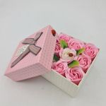 Market - Cadouri - Flori si aranjamente - Aranjament floral 9 trandafiri sapun in cutie, alb, roz - Infinity.ro