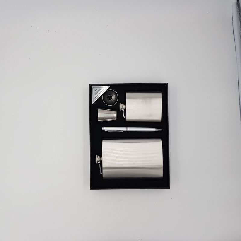 Casa si Gradina - Bucatarie si vesela - Cani si pahare - Pahare - 2 sticle metal otel inoxidabil 9oz si 3oz pentru bauturi fine, pahar si pix - Infinity.ro