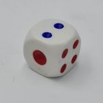 Jucarii, Copii si Bebe - Jucarii si jocuri - Jocuri si puzzle - Jocuri de societate - 6 zaruri, 12 mm, albe cu puncte albastre si rosii - Infinity.ro