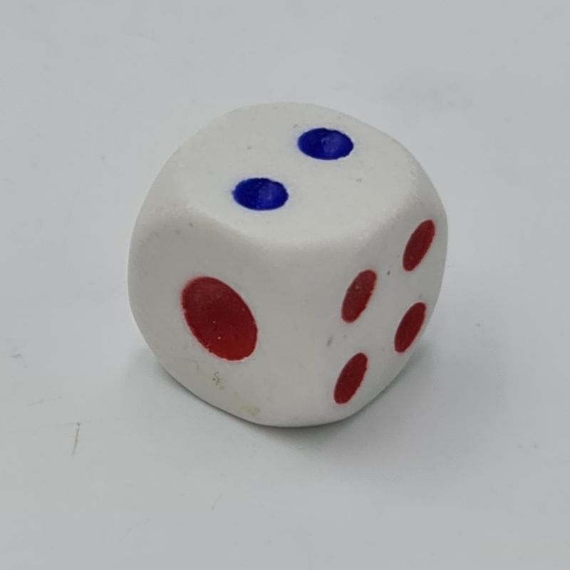 Jucarii, Copii si Bebe - Jucarii si jocuri - Jocuri si puzzle - Jocuri de societate - 6 zaruri, 12 mm, albe cu puncte albastre si rosii - Infinity.ro