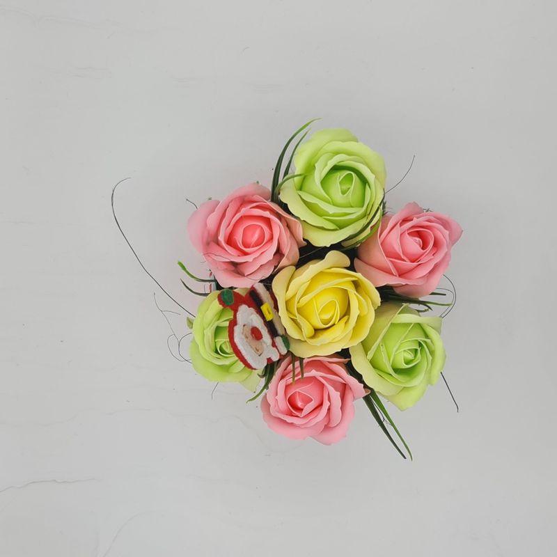 Market - Cadouri - Flori si aranjamente - Aranjament floral deosebit, Craciun, 7 trandafiri, mos craciun 1 - Infinity.ro