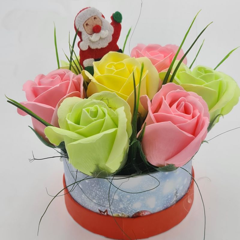 Market - Cadouri - Flori si aranjamente - Aranjament floral deosebit, Craciun, 7 trandafiri, mos craciun 1 - Infinity.ro