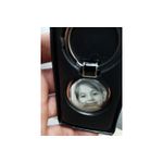 Fashion, accesorii si bijuterii - Barbati - Accesorii barbati - Alte accesorii barbati - Breloc personalizat metalic in forma rotunda gravat cu poza si text - Infinity.ro