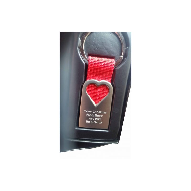 Fashion, accesorii si bijuterii - Barbati - Accesorii barbati - Alte accesorii barbati - Breloc personalizat metalic in forma de inima rosie gravat cu textul tau - Infinity.ro