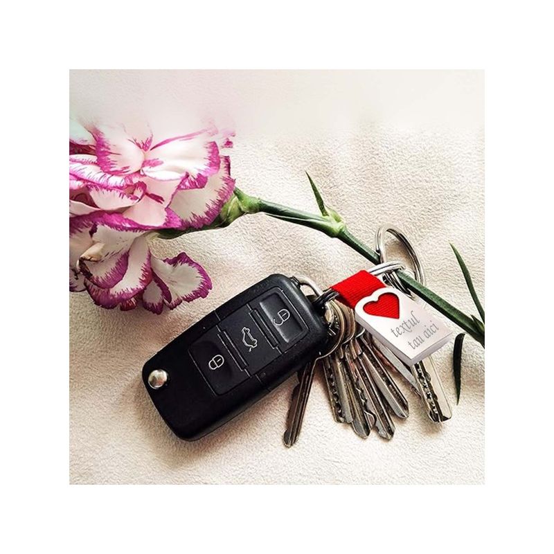 Fashion, accesorii si bijuterii - Barbati - Accesorii barbati - Alte accesorii barbati - Breloc personalizat metalic in forma de inima rosie gravat cu textul tau - Infinity.ro