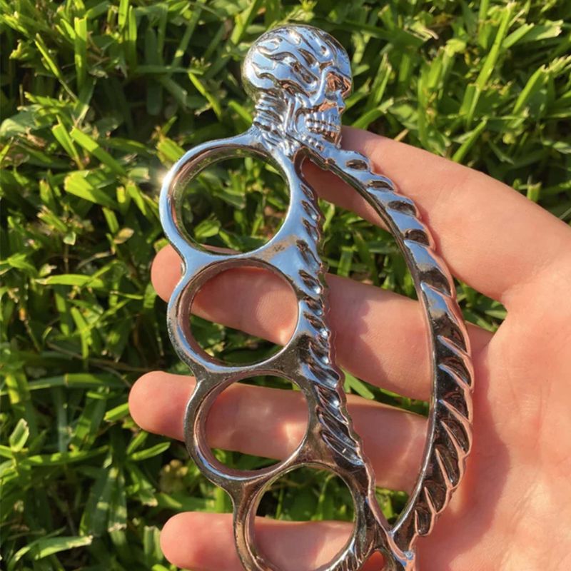 Sport si Outdoor - Sporturi de contact - Produse autoaparare - Pumnal, rozeta autoaparare, cap de mort varf ascutit, 0.5 cm grosime, gri - Infinity.ro